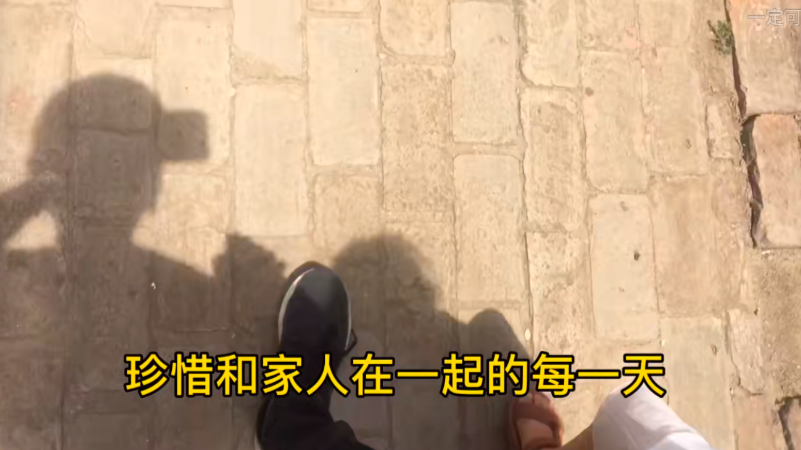网红直肠癌晚期被医院拒收，枯瘦如柴认不出，父母高龄还有俩幼女