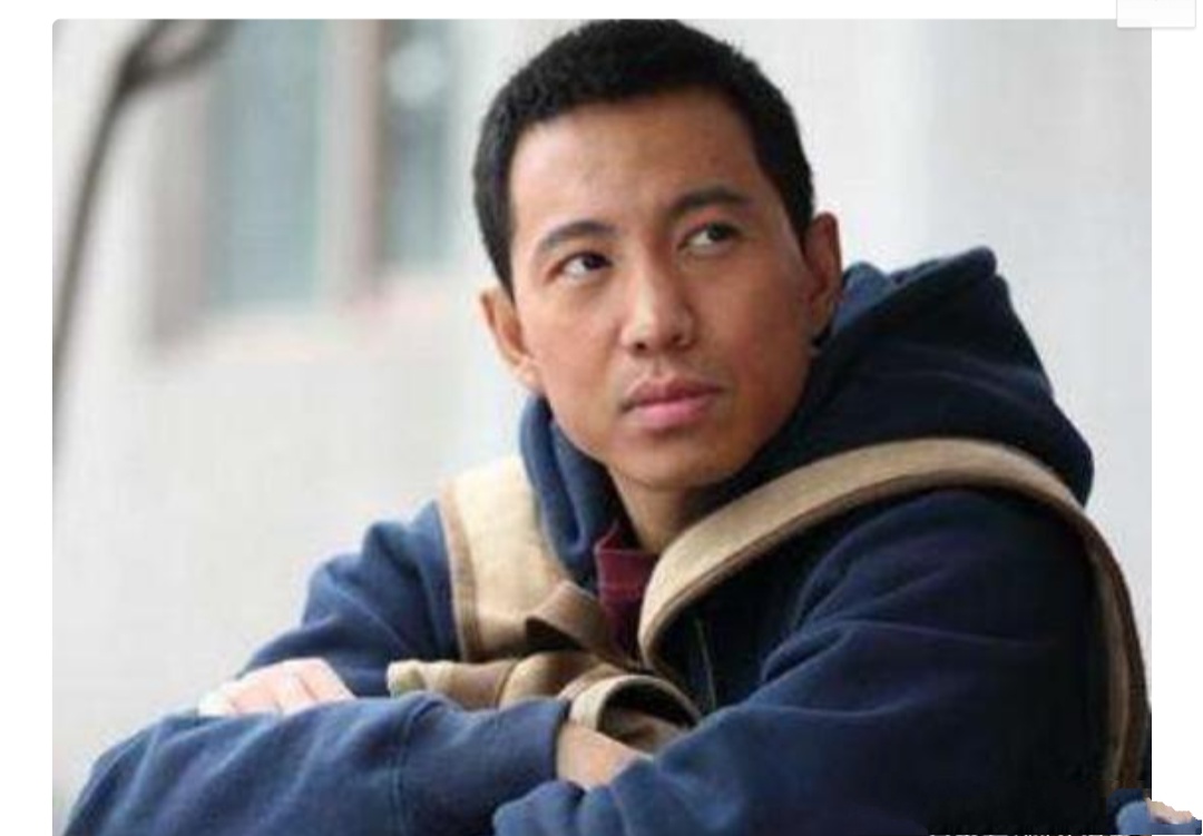 他曾是最红男主角，因不用马替而从马上摔下来