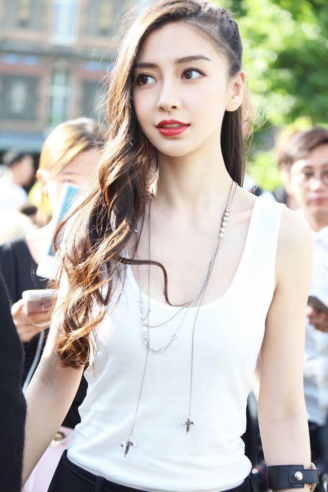 Angelababy Yang Ying is in " ace is right ace " in showed her harsh one side