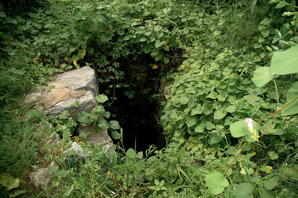 康熙曾孙永晧陵墓被盗并且变储水井，深入后才发现地宫规模很大
