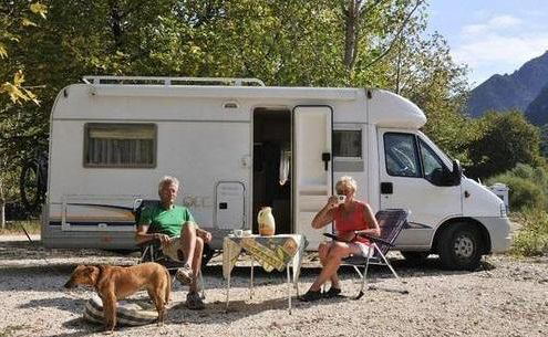 中国人退休后下棋跳广场舞，外国人都干什么，