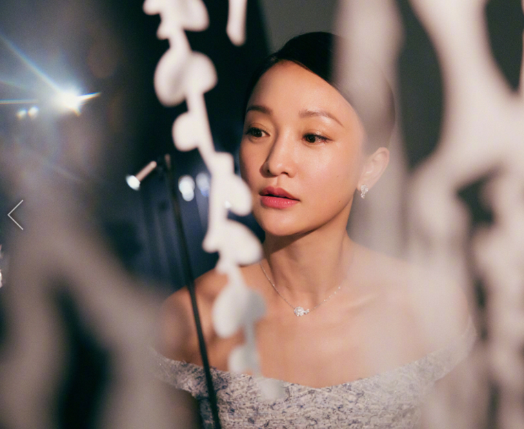 不化妆，无配乐路边直播，如果你懂她，就知道