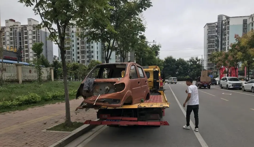动真格!亳州警方整治“僵尸车”在行动