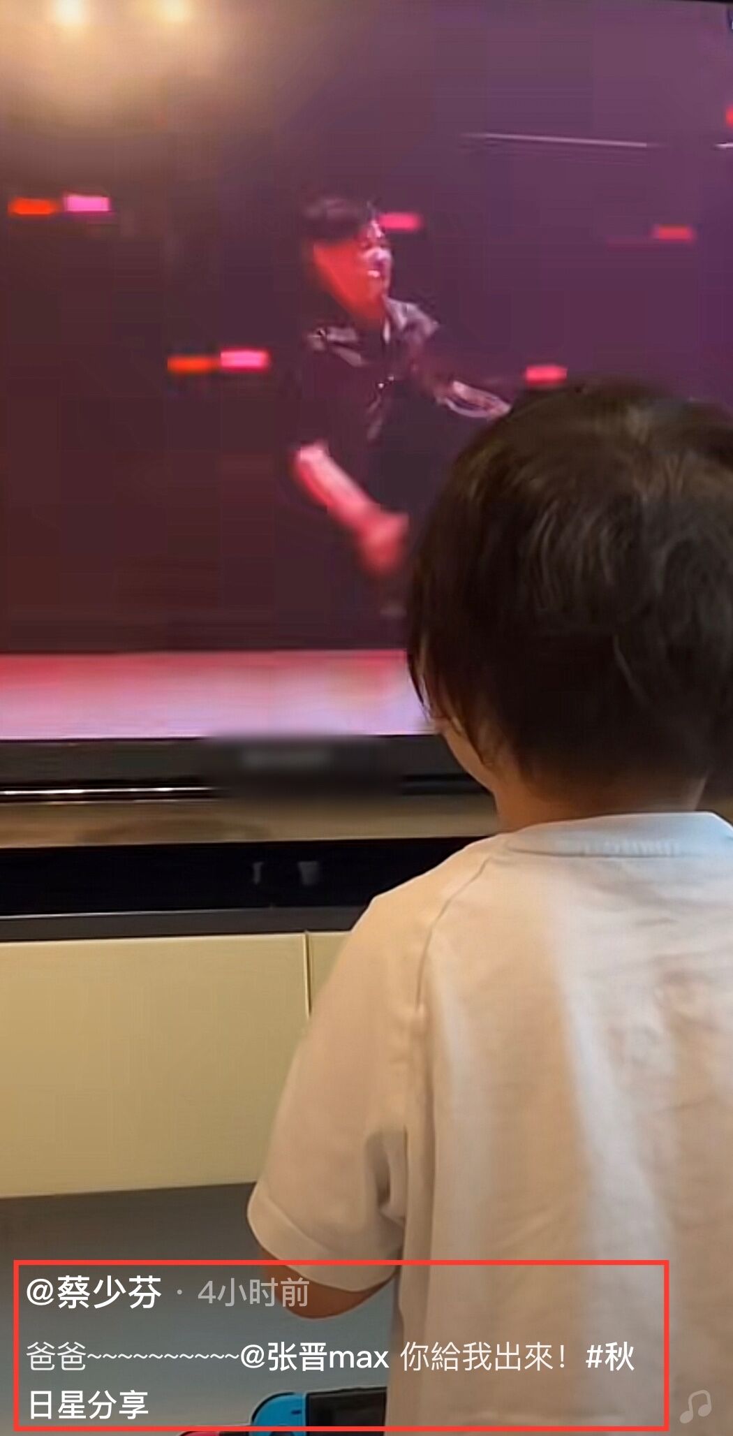 蔡少芬晒娃曝光家中内景，客厅狭小装修朴实，网传千万豪宅仅80平