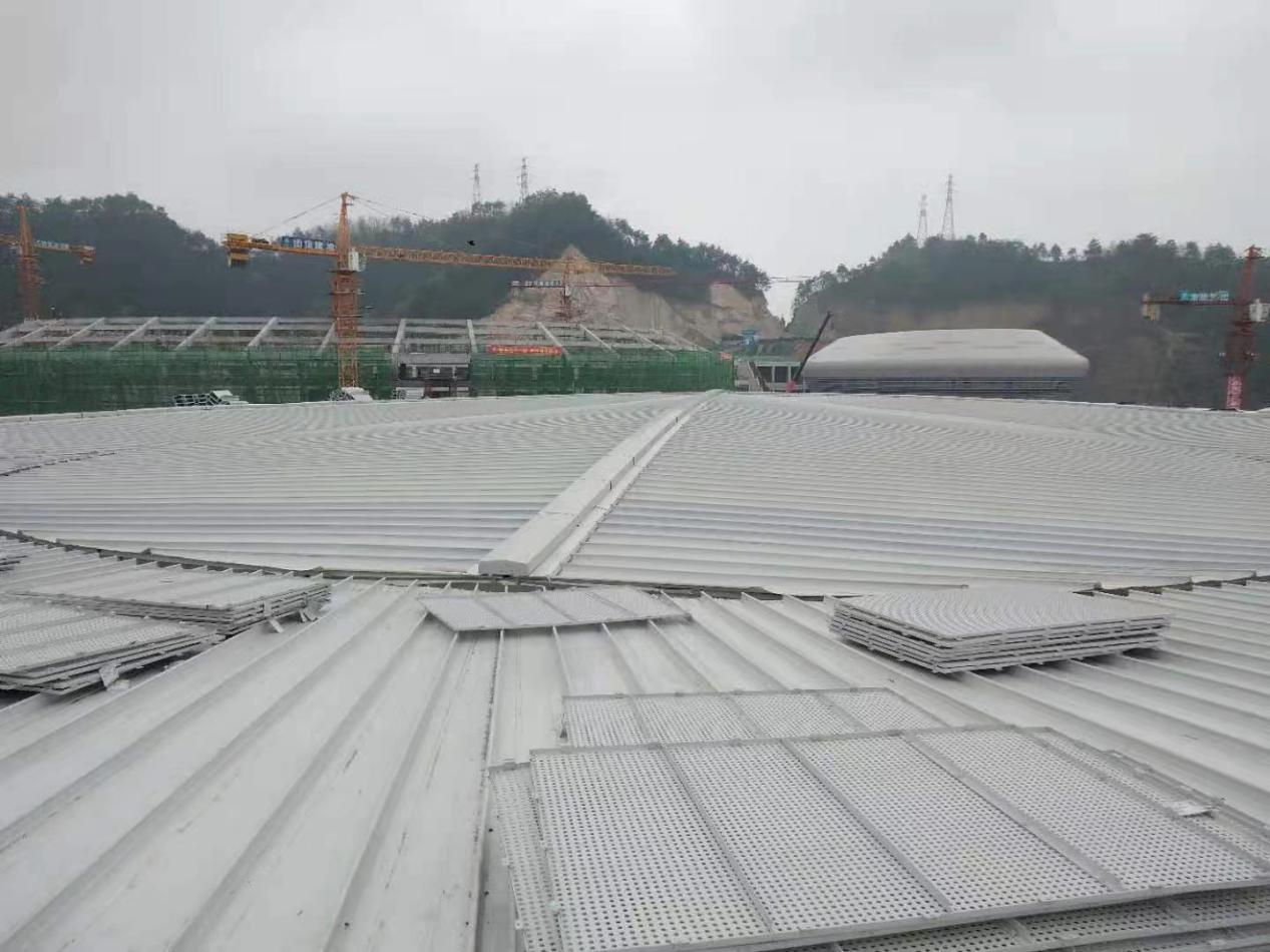 大型公共建筑到住宅別墅，到處都有鋁鎂錳板的身影