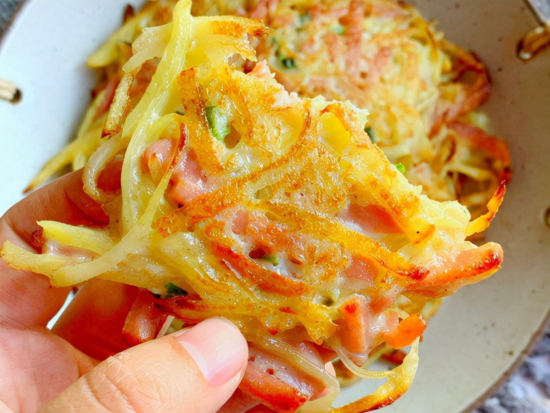 软糯好吃的早餐土豆饼，简单又惊艳，简直不要太好吃