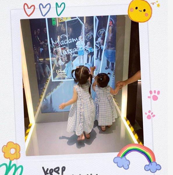 方媛晒两女儿萌照庆六一，姐姐比妹妹高半头，