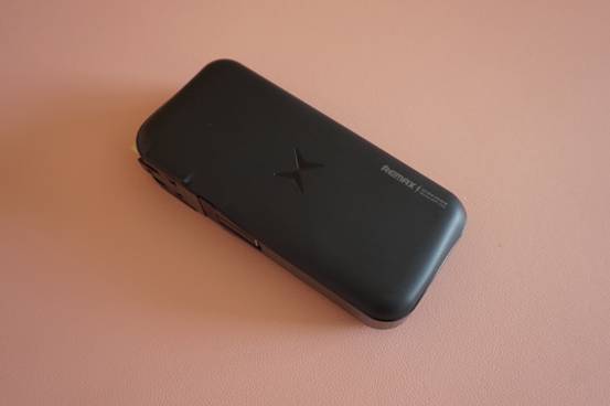 全快充、自带线、直插电-REMAX睿量五合一充电器评测