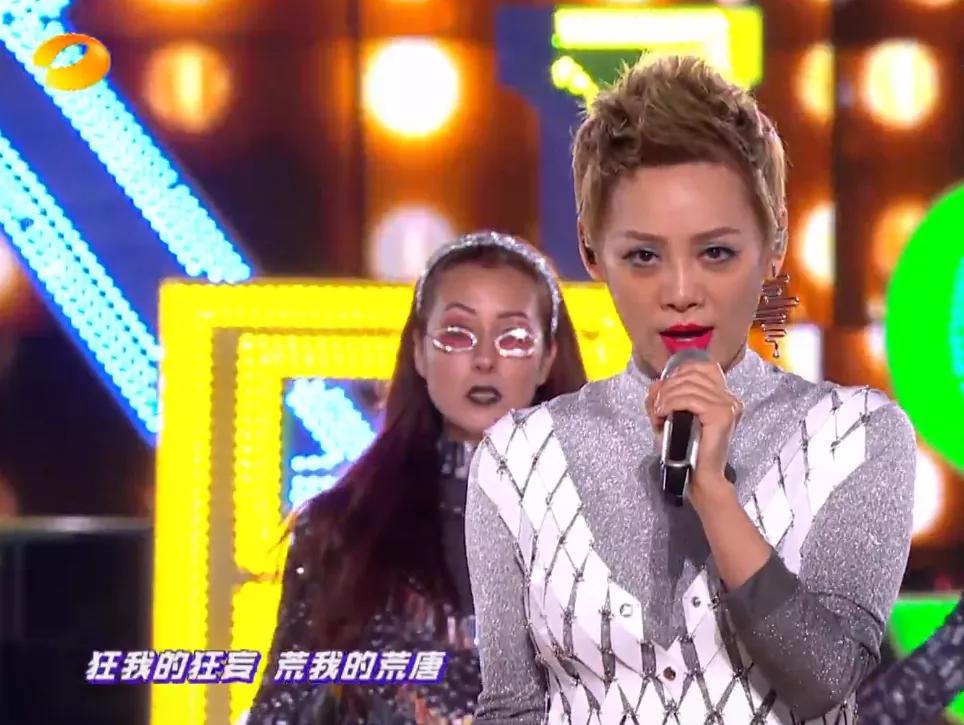 湖南跨年晚会暴露明星真实状态：谢霆锋素颜状