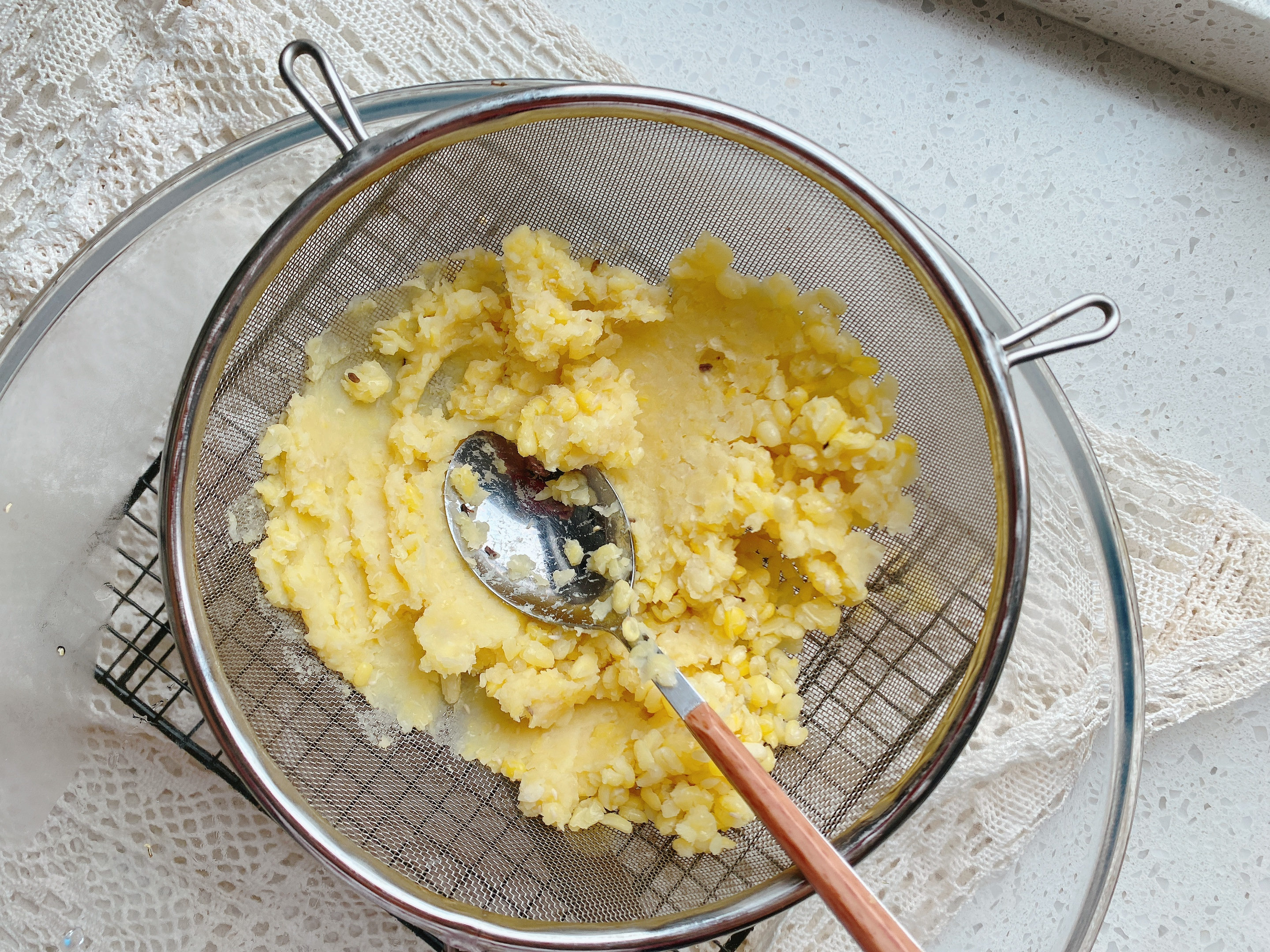 天熱了試試做綠豆糕，具體比例和方法在這裡，清熱解暑，入口即化