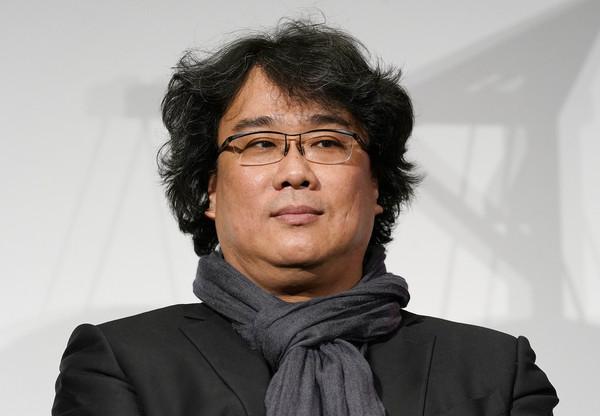 奉俊昊断绝外部联络4个月！导演友人曝：他想快