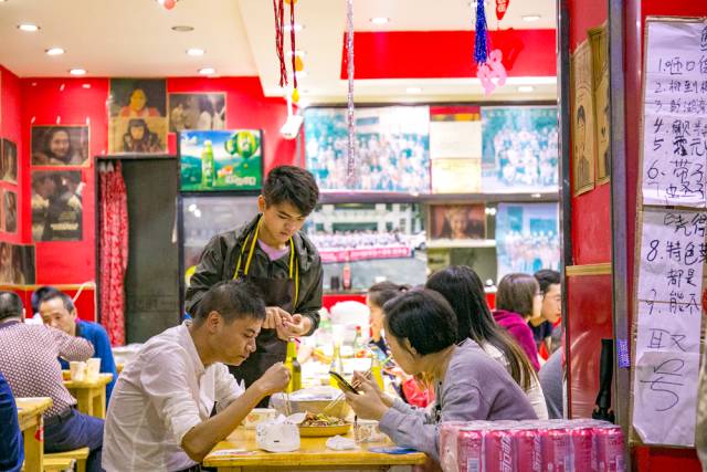 成都祥和里这条600米的美食巷子，要带5个胃才敢去吃