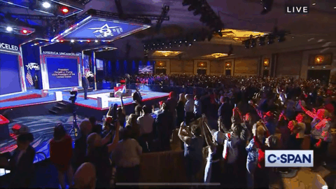 川普退休“妻离子散”？孤身曝再选总统，妻女