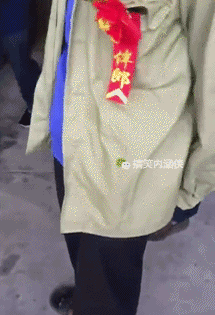 搞笑gif神评：小姑娘，你是不是有很多的问号