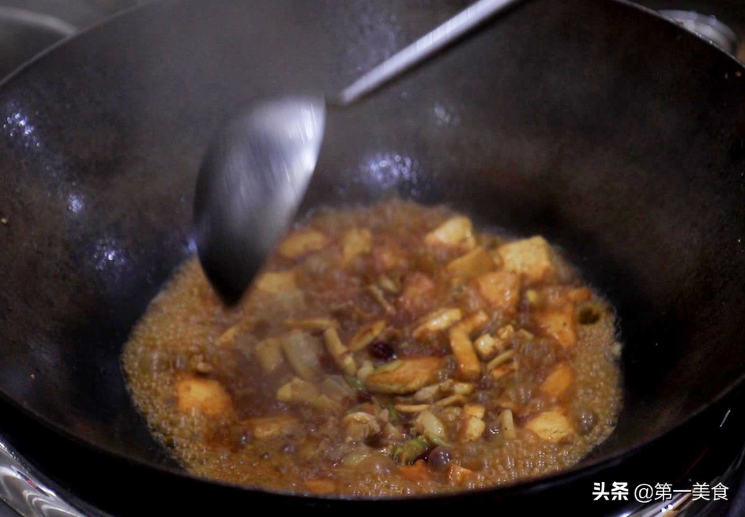 一塊五花肉，一塊豆腐，廚師長分享秘制做法，金黃香酥又不膩