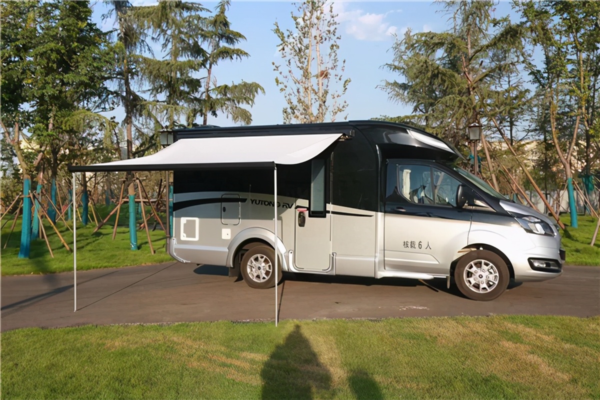 宇通C520福特T型房车，国六汽油排放2.67米无惧限高