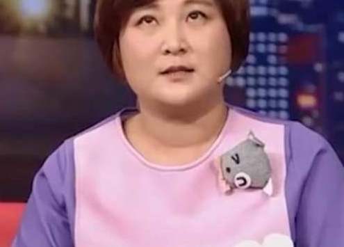 宋祖儿：“靖姐别再吃了”，金靖：“最后一口，我保证最后一口”