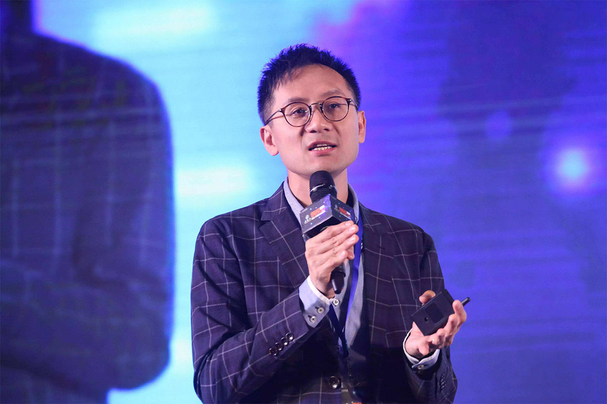 一个想创业专门做针对中小企业SaaS服务的朋友，被我拦住了
