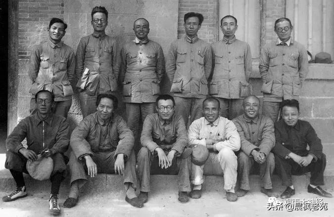 绝望中的抗争,百年前的中国是如何从底层里翻盘的