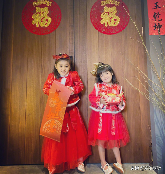 波妞與友人同框宛如小鳥依人，網友的關注點卻在她的胳膊上