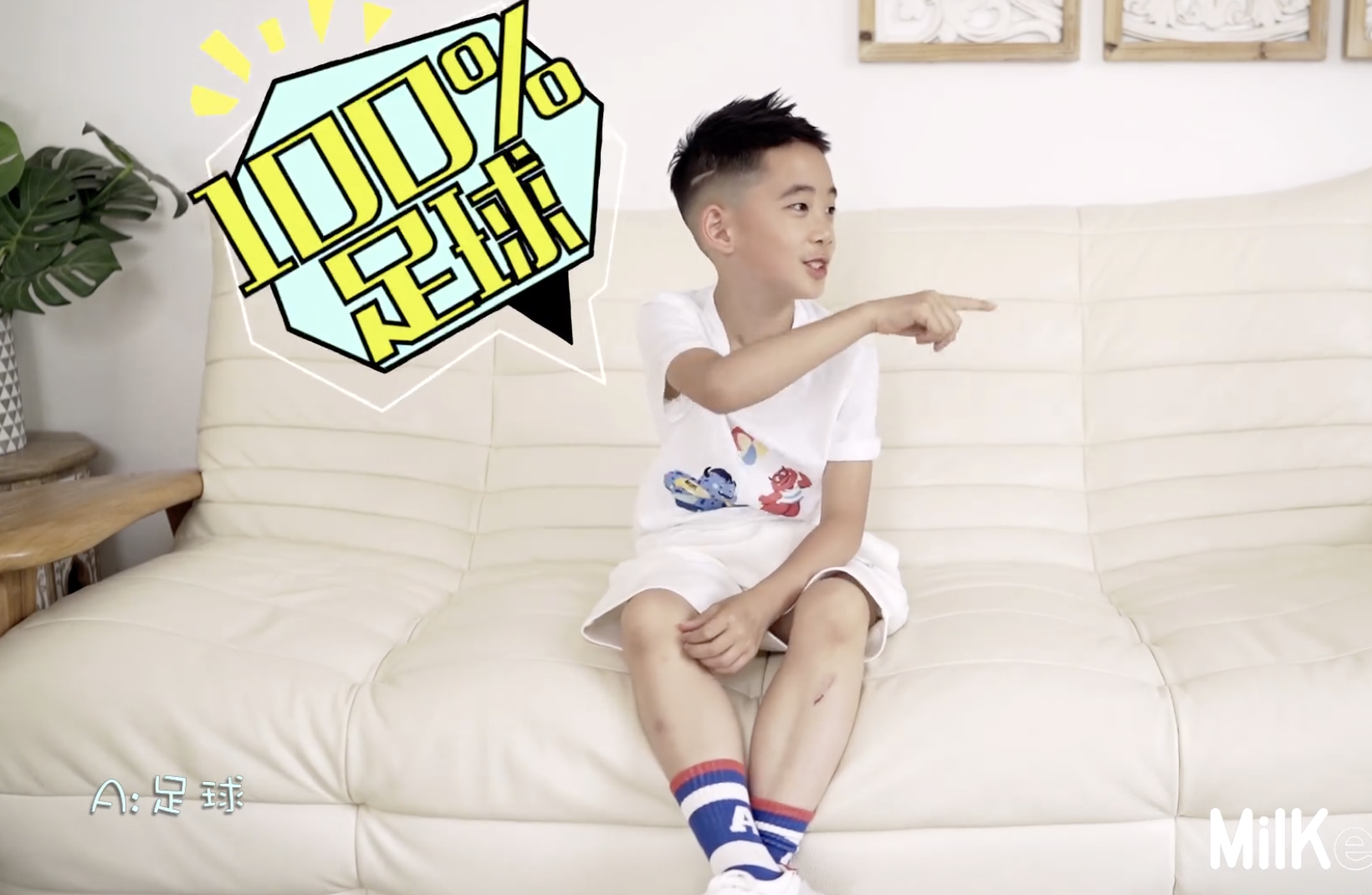 Jasper拍六一写真，8岁小小春长成翩翩少年，玩水吹泡泡充满童趣