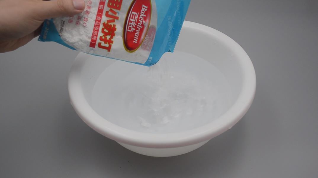 无论多脏的凉席都不要用水冲，教你正确的方法，洗完干净又凉爽