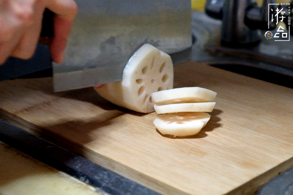 油炸莲藕遇上重庆小面，最简单的烹饪方式，比炖汤简单太多