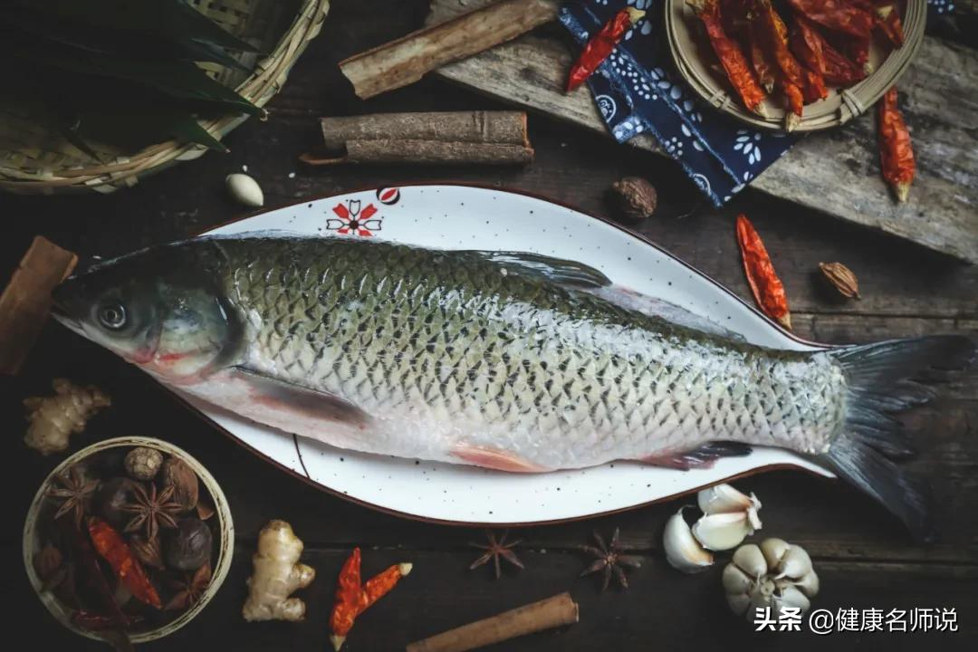 不想被老年痴呆“盯”上,这5个吃饭习惯劝你立刻改掉
