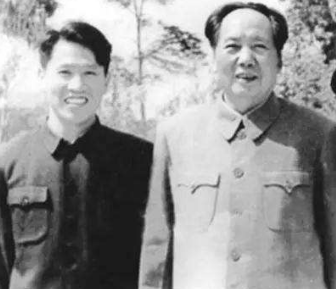 毛澤東衛(wèi)士長李銀橋，相伴15年分別，主席說：你比我的孩子還親