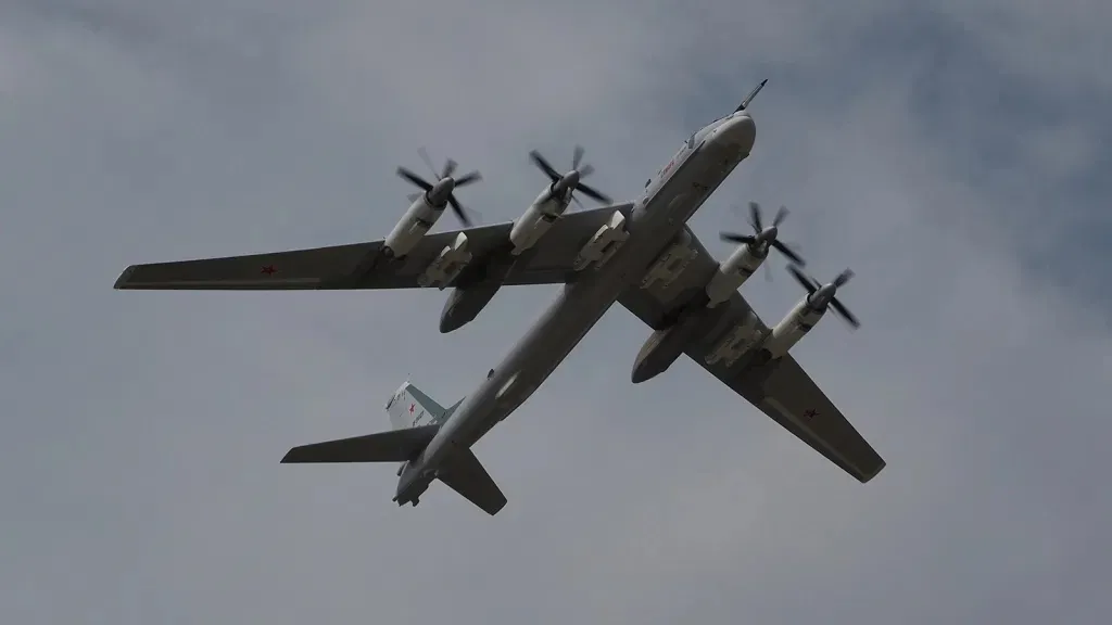 中国轰6不孤单！俄罗斯最新版图95首飞，添置新神器再战30年