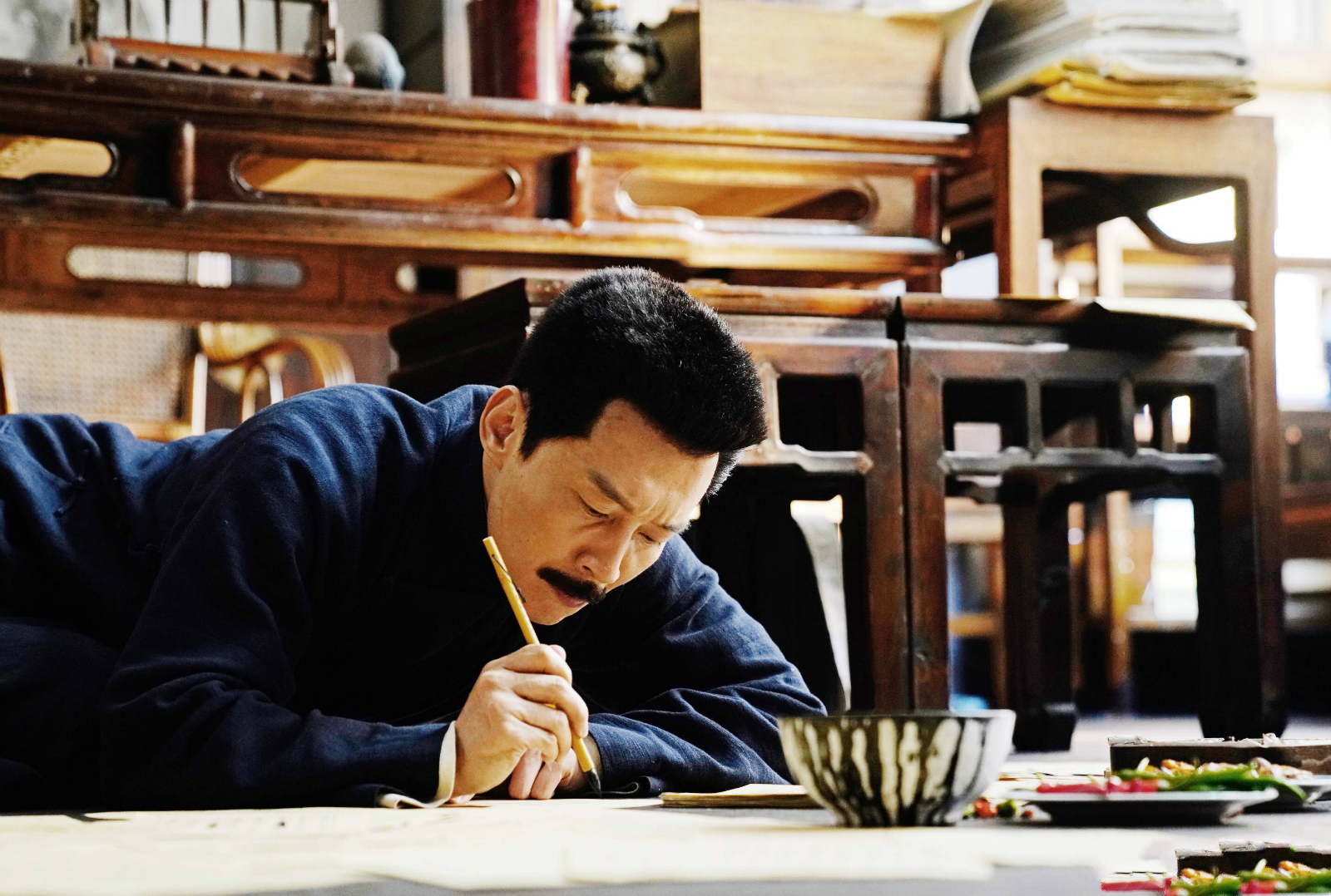 于和伟《觉醒年代》首播质量爆棚，连看2集不过