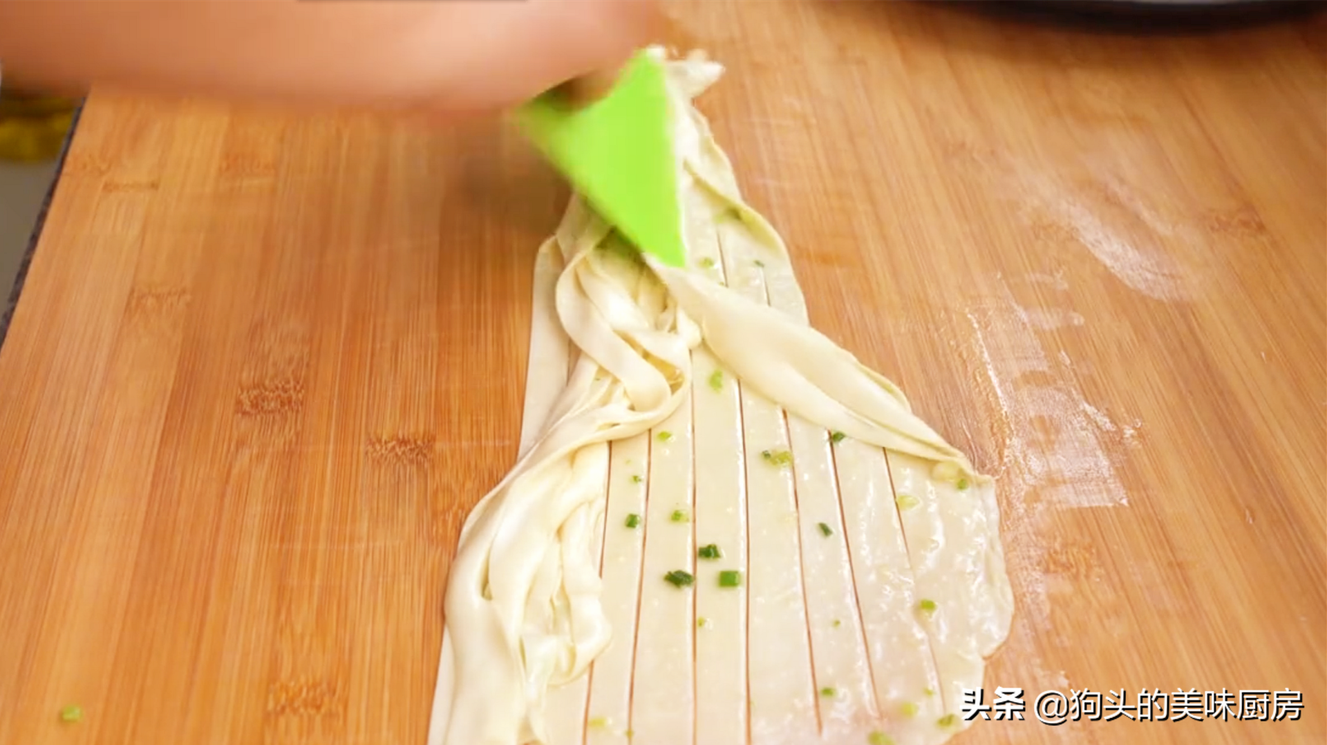 盤絲餅，最簡單實用的做法，劃一劃，抻一抻，絲絲分明，口口留香