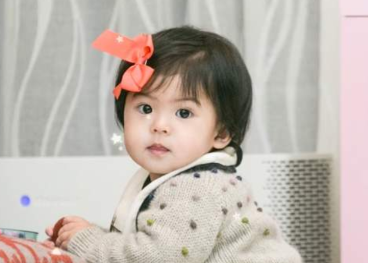 有種“逆襲”叫波妞，小時候像蕭敬騰，如今終於有賈靜雯的感覺了