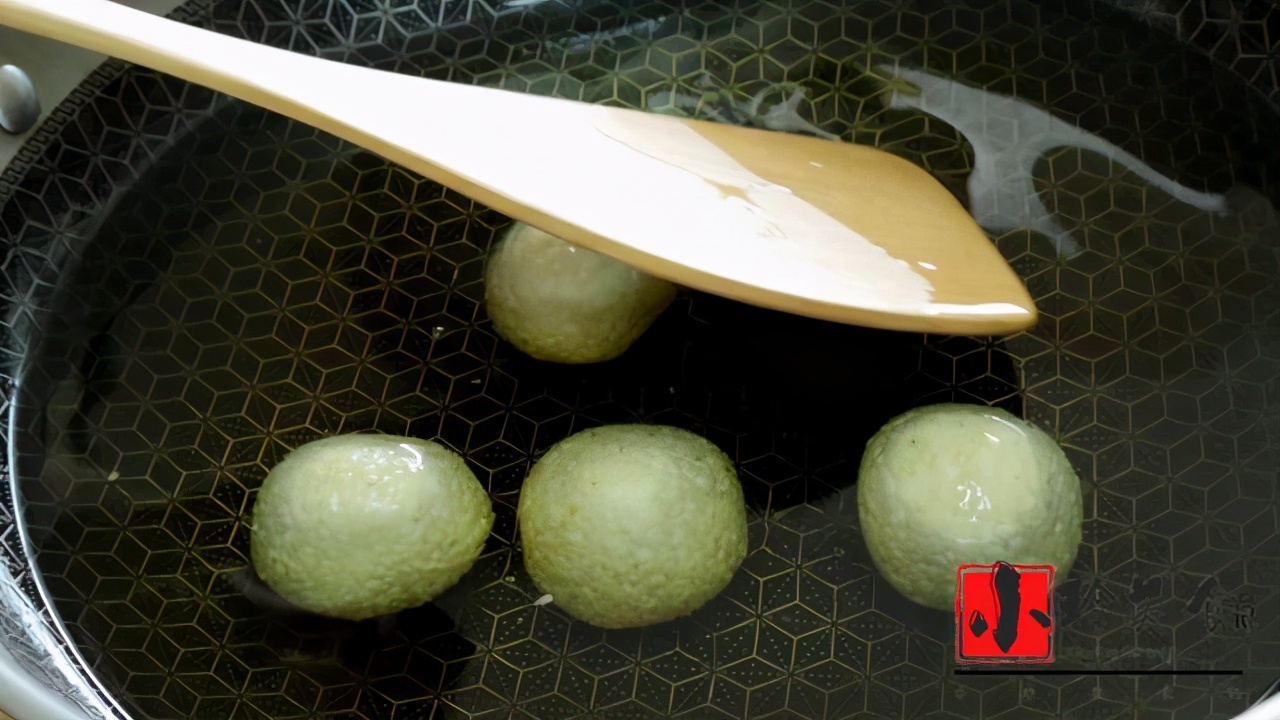 自己在家也能做糯米麻團，外酥裡糯，不開裂不回縮，童年的味道