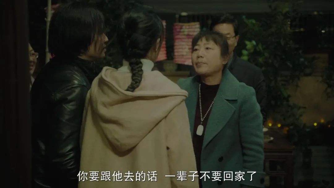 片中演员90%是导演亲戚，一波“虎”操作后，竟