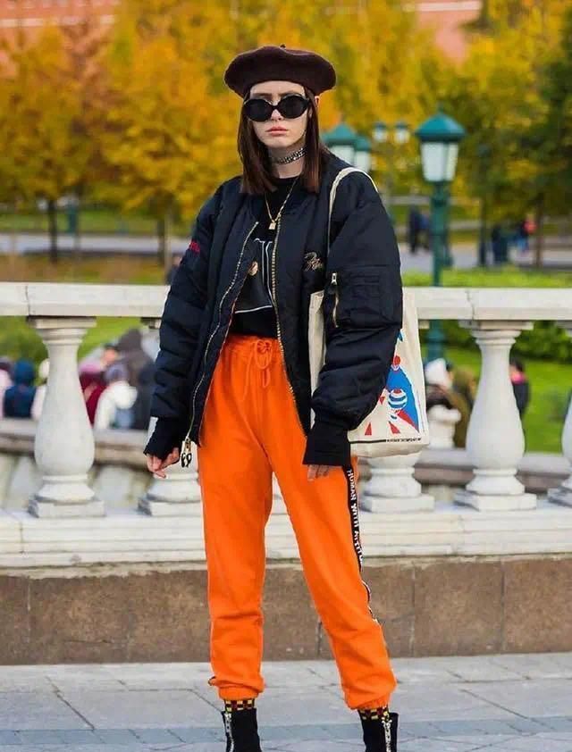 最近火了一种裤子：叫“卫裤”，遮肉显瘦又显