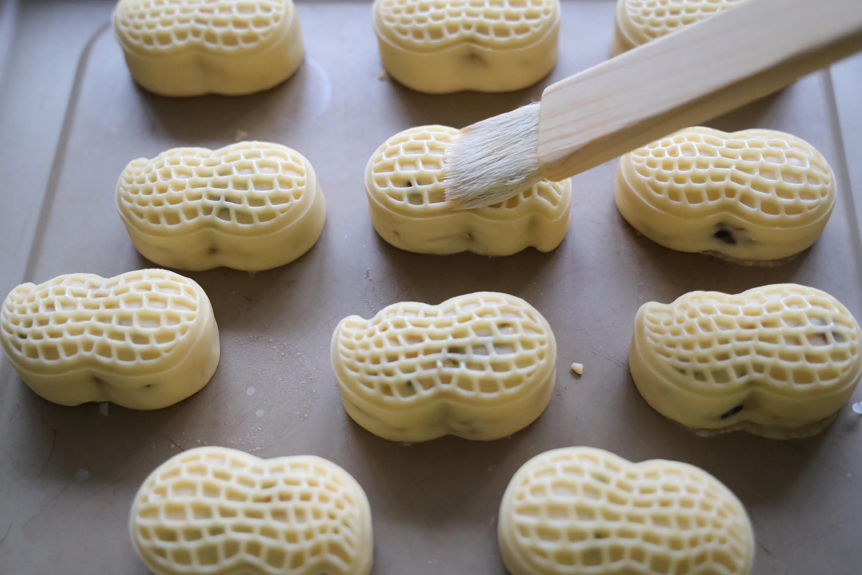 火爆全网的花生月饼，搭配豪华的五仁馅料，吃一口就停不下来