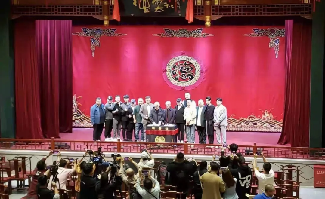 东天仙变身德云社，郭德纲“打地”“意风区”