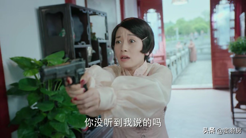 旗袍美探：本来以为苏雯丽拿枪对准林楚九是胡闹，后来想明白了