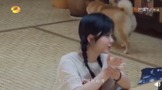 任嘉伦对谭松韵就是不一样，《向往的生活》偷