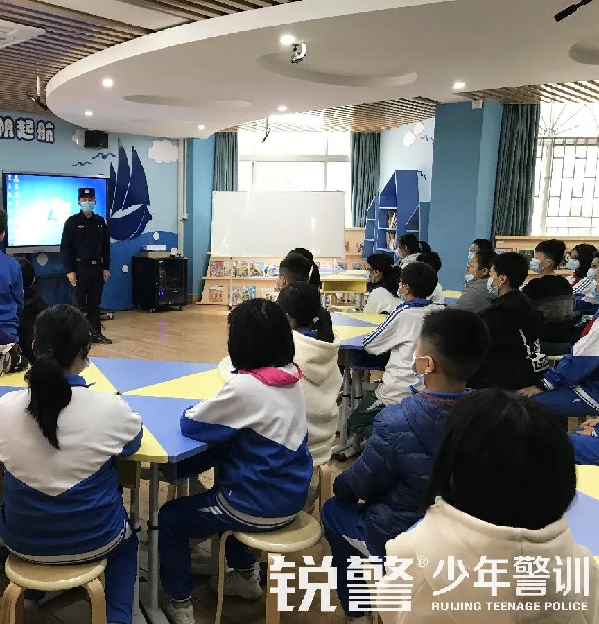 锐警少年警训：消防演练进校园 重视防火助安全