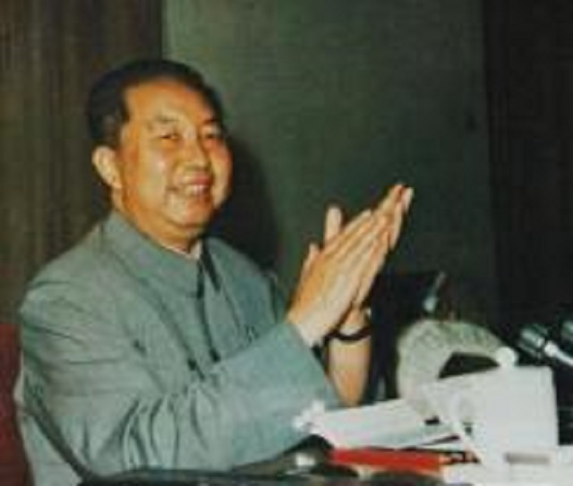 新中国第二代领导人华国锋，为何没能葬在八宝山？原因令人动容