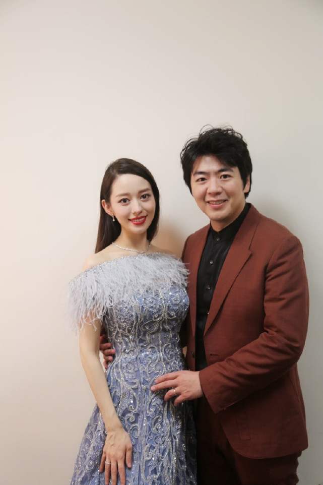 郎朗吉娜官宣喜得愛子，曬一家三口大小手，直呼音樂會小聽眾來了
