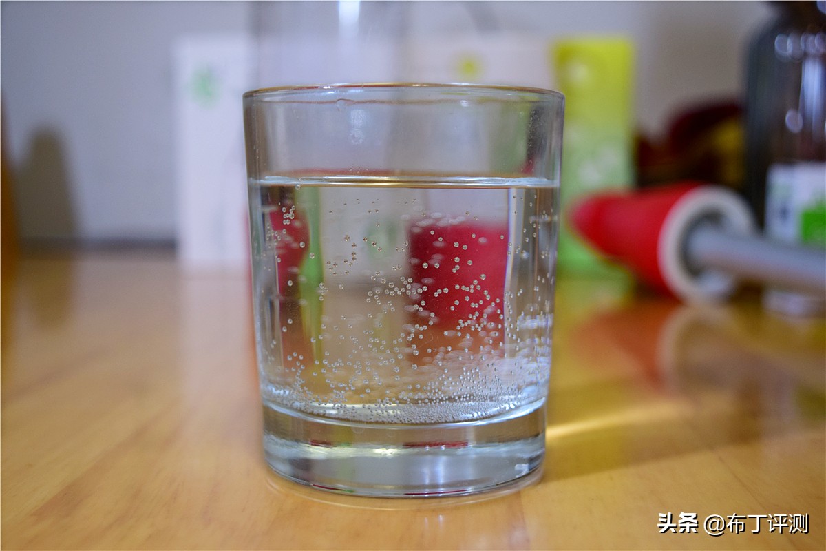 简单三步，让你在家也能轻松制作气泡水和气泡饮料！