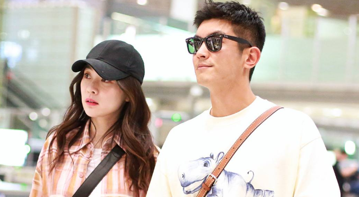 杜江夫妇低调带儿女游玩散心，霍思燕惬意微笑，网友：太幸福了