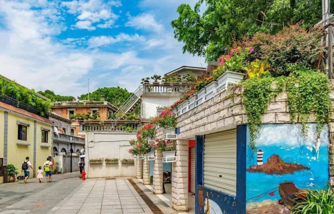 10 places that are most suitable for a person to travel, one every year, OK?