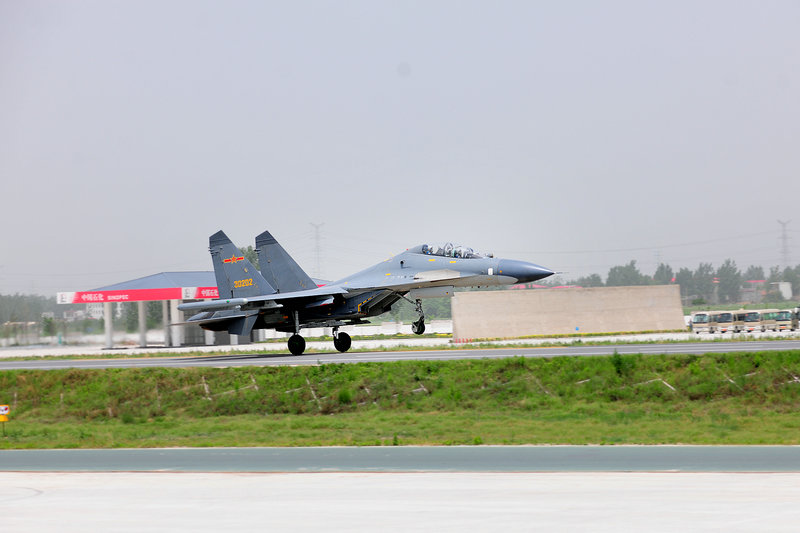 中国高速公路没那么简单！一小时秒变军用机场