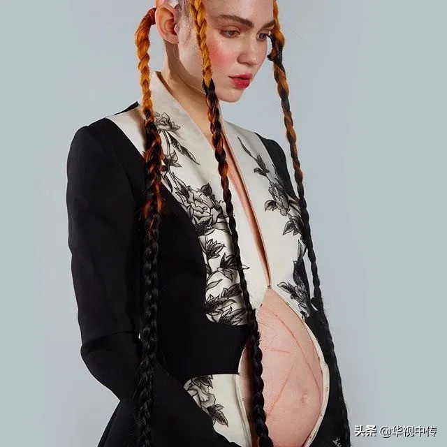 特斯拉的亿万富翁老板马斯克是真正的情场上高人啊，这不又当爹了