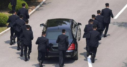 李泽楷送保镖价值1000万股票，保镖小心保存11年，结果成一堆废纸