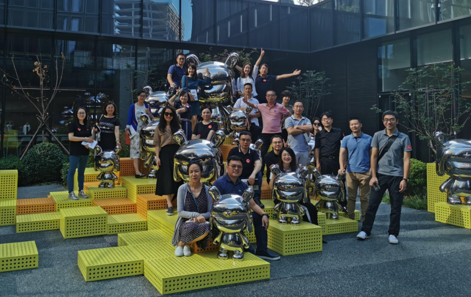 市值突破8000亿，全球高端手机行业动荡不安，小米的时代来了